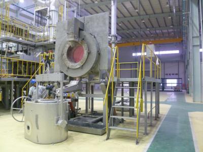 China Fornalha de derretimento do aquecimento industrial do NG 930KG e guardando de alumínio que inclina o derramamento à venda