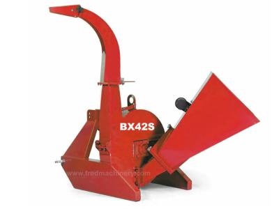 China Red Color PTO Driven Wood Chipper Self Feeding 3 Point Hitch Mounting System for sale