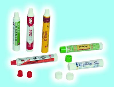 中国 Athlete s のフィートのために薬効があるプラスチック軟膏の薬剤の管の包装の PE 販売のため