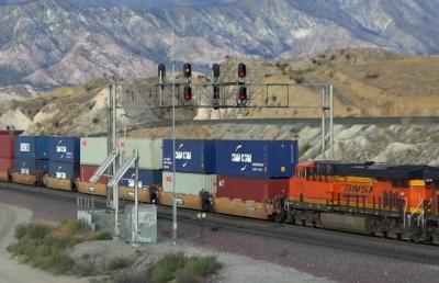 China Servicio internacional de transporte de mercancías por ferrocarril DDP Transporte de mercancías de China a EE.UU. en venta
