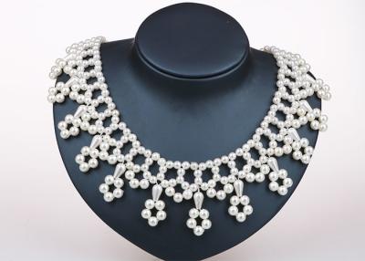 中国 18インチのクリーム色の白によって手作りされる真珠の宝石類、花のフリンジの銀および真珠の宝石類 販売のため