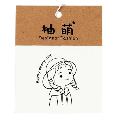 Chine Vernis UV de carte blanc des couleurs CMYK de l'étiquette du fabriquant 4 de papier d'habillement à vendre
