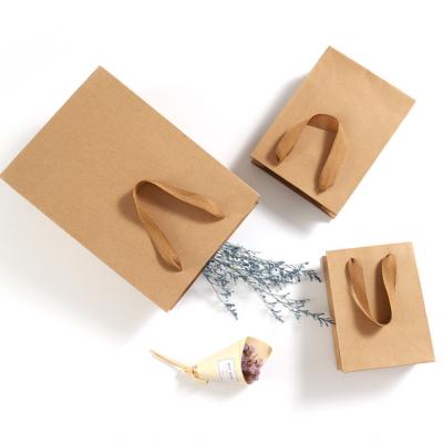 China Multiple Color Reusable Cloth Shopping Bags , 157g-250g Kraft Paper Gift Bags for sale