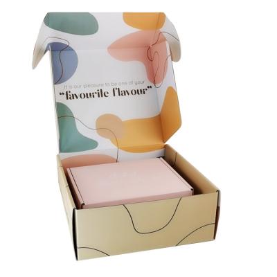 China CMYK W9 Corrugated Shipping Boxes , Foldable Magnetic Closure Box for sale
