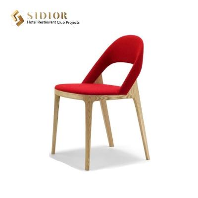 China La pierna de madera nórdica moderna que cenaba la tela de la silla tapizó las sillas H78cm en venta