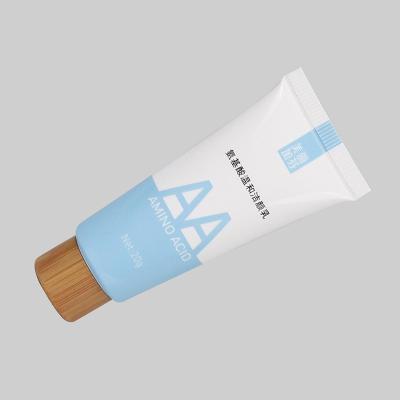 Chine tube 20-60ml en bambou empaquetant le tube facial en plastique de détergent de compression cosmétique vide faite sur commande à vendre