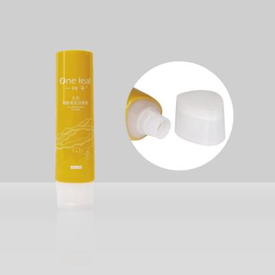 Chine Tubes cosmétiques de coutume de crème de lotion D45mm doux 90-220ml avec la triangle Flip Cap à vendre