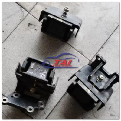China Hino Engine Parts HINO H07C J08C Truck Spare Parts Rear Engine Genuine Engine Mount / Front for sale