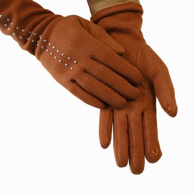 China Luvas quentes de inverno de dedo cheio de luxo a granel com rebite tela sensível ao toque à venda