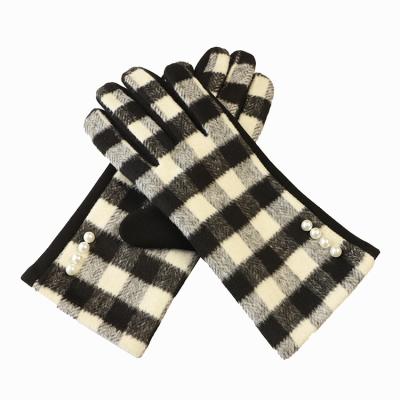 中国 Christmas 22x16cm Windproof Heated Gloves Grid Winter Ladies Mittens Fleece Thick 販売のため