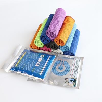 Chine Serviettes de refroidissement sportives de refroidissement instantanées respirables de Microfiber bleues pour le yoga à vendre