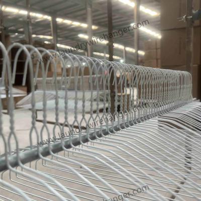 中国 18” Wire Hanger For Laundry, Dry Cleaning - White 販売のため