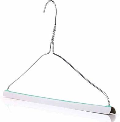 China 18inch Notched Shape Wire Shirt Hangers For Dry Cleaners à venda