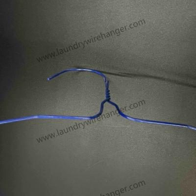 中国 16inch Blue Disposable Coated Wire Hangers For Dry Cleaning Shop 販売のため