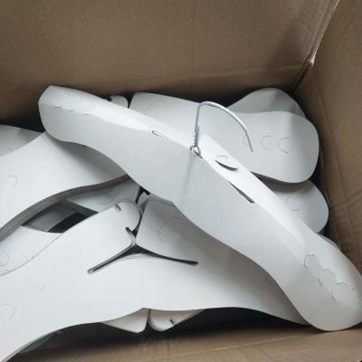 China Ningunas suspensiones de capa blancas del pantalón de los pliegues, guardia de hombro material de papel en venta
