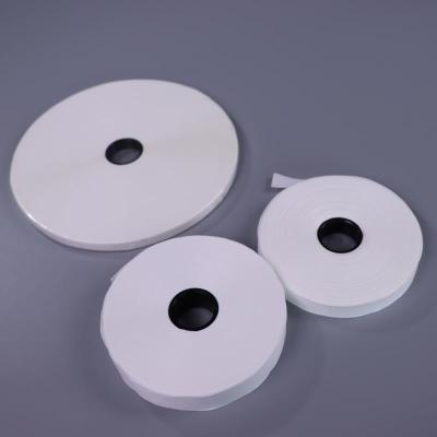 China Class 100 Industrial Wiper Rolls Ultrasonic Knitted Microfiber Disposable Wipes for sale