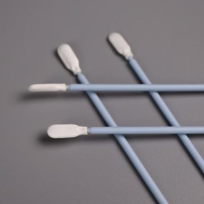 Китай Устранимая пластиковая чистка подсказки пены ручки вытирает тампоном промышленный закрученный полиэстер для электроники продается