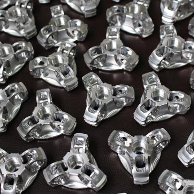 Китай Таможня CNC поворачивая подвергла алюминиевые части механической обработке анодируя крася поверхностный финиш продается