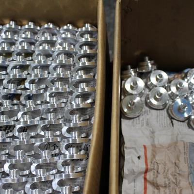 Китай Анодируя серебряной компоненты CNC подвергли механической обработке точностью, который, алюминиевый повернутый ODM частей продается