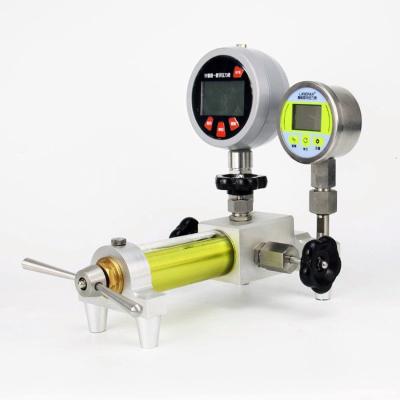 China equipamento manual portátil da calibração da pressão da bomba de mão do calibrador da pressão hidráulica à venda