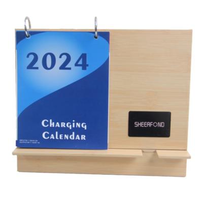 China Custom 2024 High Quality Fashion Funny 365 Day Calendar Multifunctional Wireless Charging Wood Desk Calendar à venda