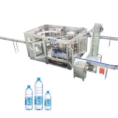 Chine Fonctionnement en douceur Machine de remplissage d'eau pour animaux de compagnie de 2000 bph pour les besoins de production de boissons à domicile à vendre