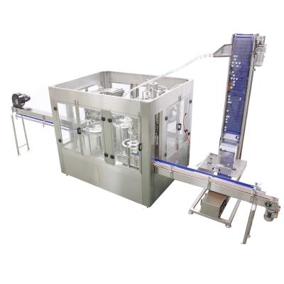 Chine Machine de remplissage et de fermeture de bouteilles PLC pour la production d'eau de table à vendre