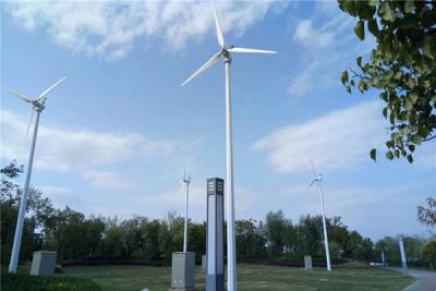 China CE del voltaje de salida 380V del generador de turbina de viento del sistema de generador de viento de la rejilla 50KW IP54 en venta