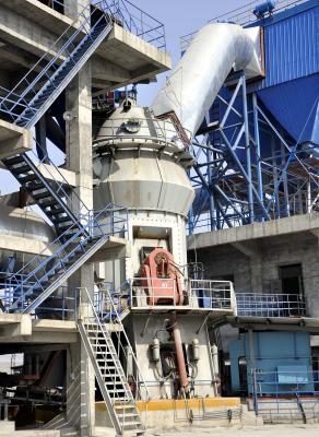 China Ultra Fine Vertical Bentonite Grinding Mill For Calcium Carbonate Powder Making for sale