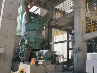 Chine Le feldspath de kaolin saupoudrent le rouleau vertical de moulin de VRM pour la maille artificielle de la pierre 325-1250 à vendre