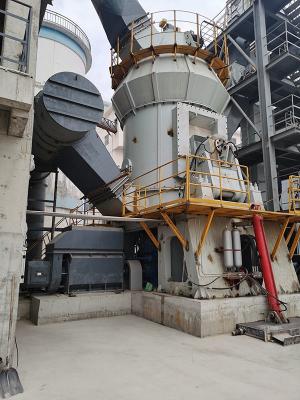 中国 High Efficiency Powder Grinding Machine Vertical Mill Equipment For Bauxite 販売のため