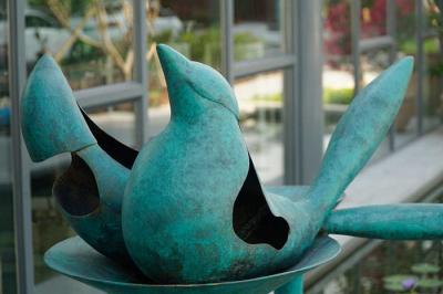中国 芸術の銅の平和鳩はカスタマイズされる青銅色の屋外の庭の鳥の彫像を彫る 販売のため