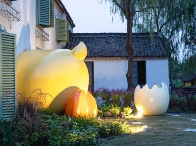 China Cute Cartoon Egg Chicken Garden Sculpture Fiberglass Customized for sale