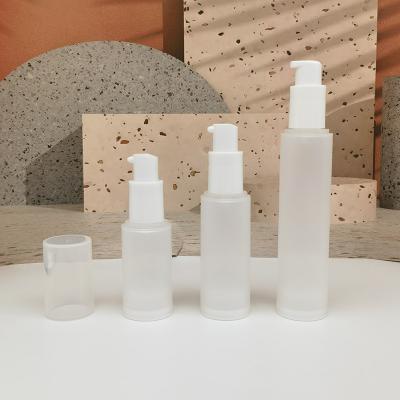 中国 15ml 30ml 50ml Airless Vacuum Pump Bottle Frosted Matt For Lotion Cream Foundation Serum 販売のため