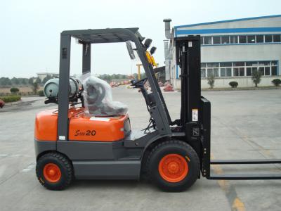 China LPG 2.5 Ton Four Wheel Gasoline LPG Forklift 18km / H Travel Speed CE Certification for sale