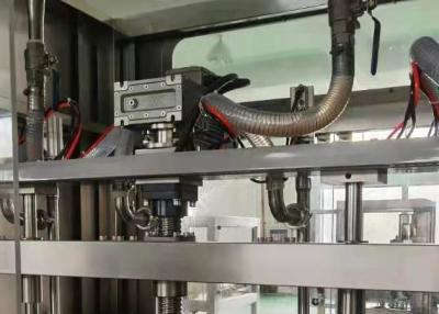 China Pesando el tipo máquina de rellenar del aceite lubricante de la máquina de rellenar 2500m m del Plc de 40l en venta