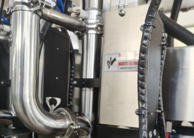 Chine Remplissage liquide automatique de l'eau de la machine de remplissage de l'animal familier 380V 0.5l et machine de capsulage à vendre