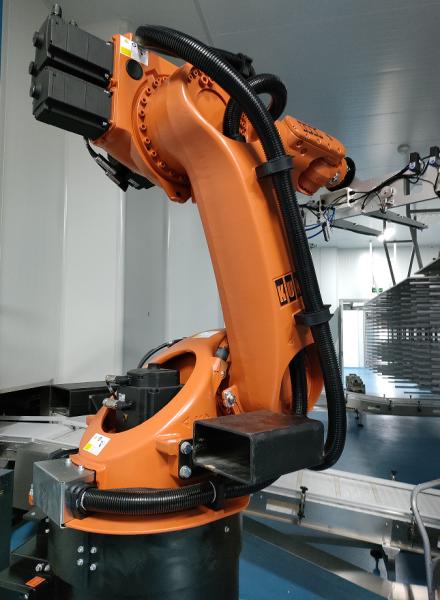 Quality Palletizing Industrial Robot Cell with 6axis and 0.06mm Repeatability 700 cycles for sale