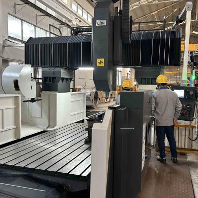 China Centro de usinagem CNC com galpão estável, máquina de fresagem CNC de coluna dupla de 35KVA à venda