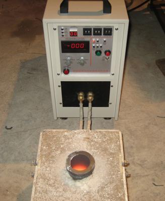 中国 工場 50KG インダクション溶融炉 周波数 30-80KHz 15KW 電力消費 単相 220V 電源 販売のため