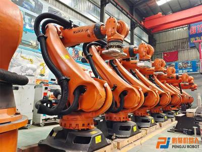 中国 KUKA KR210 R2700 extra C4 robot NEW and USED available Spotwelding , Press tending , Palletising , Loading and unloading 販売のため