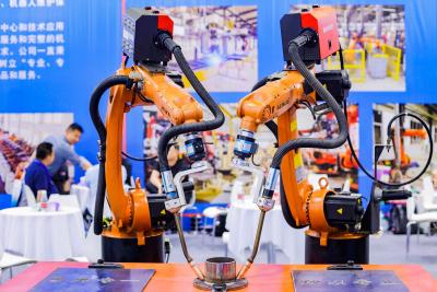Chine Le robot d'occasion de soudure à l'arc électrique de charge de KR5 R1400--Low à vendre