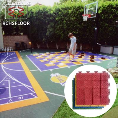 Chine Carreaux de terrain de basket-ball en PP, carreaux de plancher de volley-ball en surface jaune antidérapant à vendre