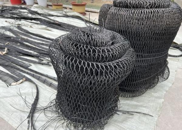 Quality SUS304 Black Oxide Wire Rope Mesh 1.2mm-4.0mm Ferruled And Knotted Type for sale