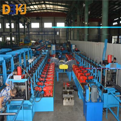 China 400H Stahl-Highway Guardrail Roll Forming Machine ISO Guide Rail Roll Forming Machine Die Maschine ist für die Herstellung von Rollen und Rollen aus Stahl und Stahl verwendet. zu verkaufen