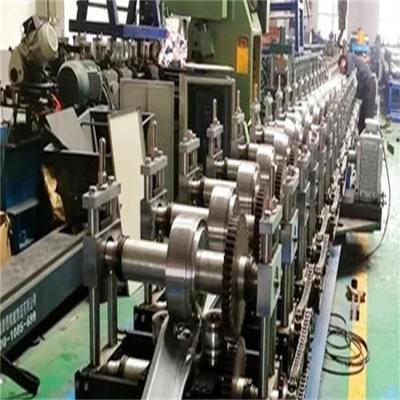 China Máquina de moldagem de rolos de postes de vinha de 8 toneladas Cr12 Sistema de controlo PLC à venda