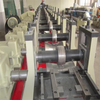 China DBKJ Máquina de formação de rolos em rack vertical Perfuramento hidráulico CE ISO à venda