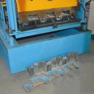 Chine Machine de formage de rouleaux de plancher de pont en 3 phases Machine de formage de rouleaux de tôles de toit 22 kW à vendre