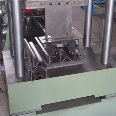 China Galvanized Highway Guardrail Roll Forming Machine M Post 11 stations for sale