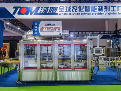 China Máquina de llenado de líquido de monobloque 2 en 1 3000-5000BPH 50-1000ml en venta